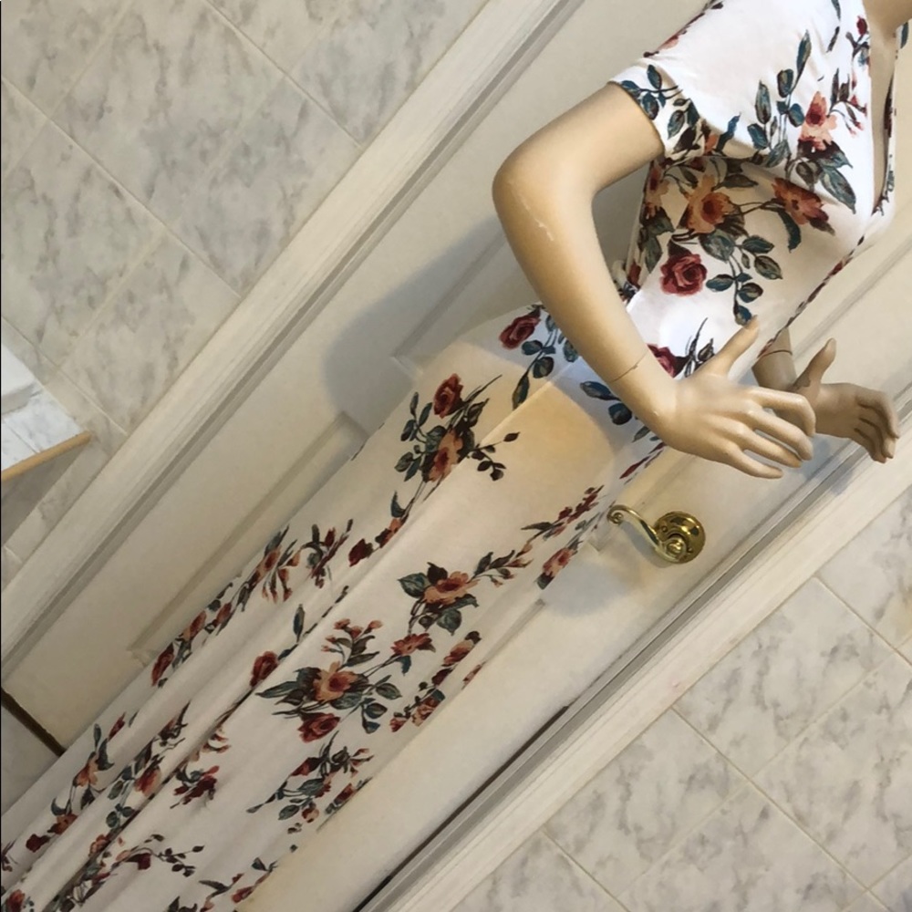 IVORY FLORAL WRAP MAXI DRESS - Picture 7 of 8